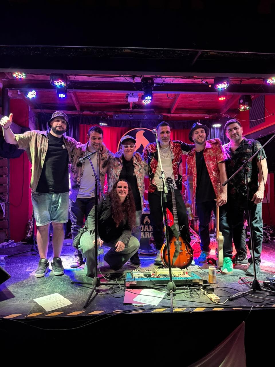 La banda en escenario